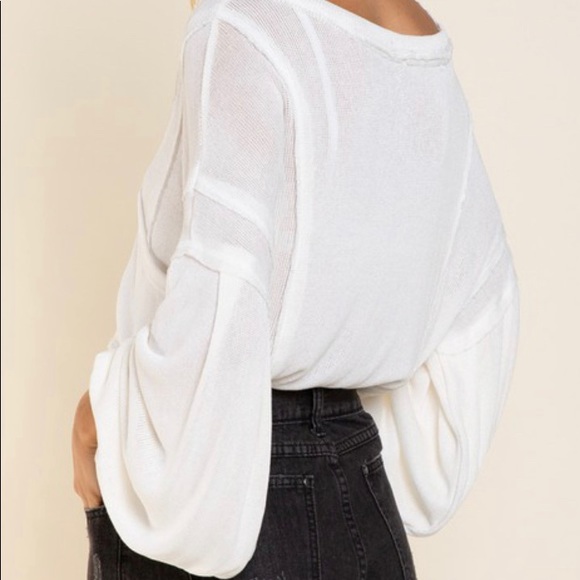 🤍FABULOUS!!🤍 REVERSE RAW SEAM WHITE KNIT TOP - Picture 4 of 5